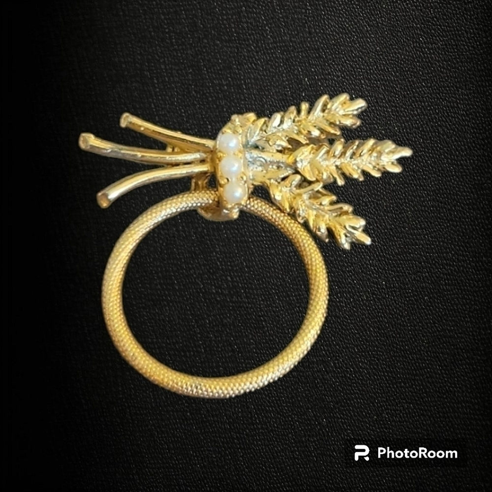 3/$25 VTG Goldtone Leaves Boquet Eye Glass Holder Brooch Pin